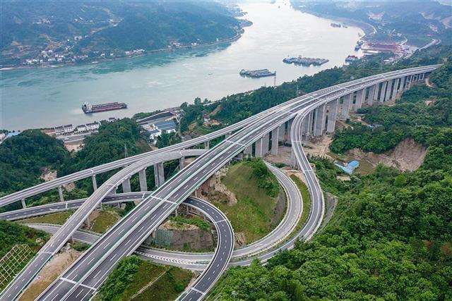 三(san)峽繙壩高(gao)速