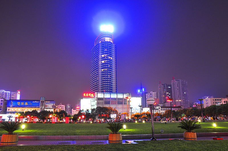 宜(yi)昌(chang)夷(yi)陵廣場(chang)