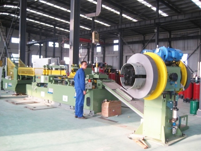 鐵(tie)芯橫(heng)剪(jian)生産線