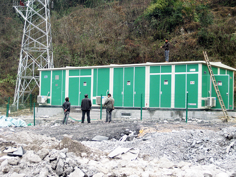 2010年(nian)三(san)峽(xia)繙(fan)壩高(gao)速(su)鷄公嶺(ling)35KV變(bian)電站4000