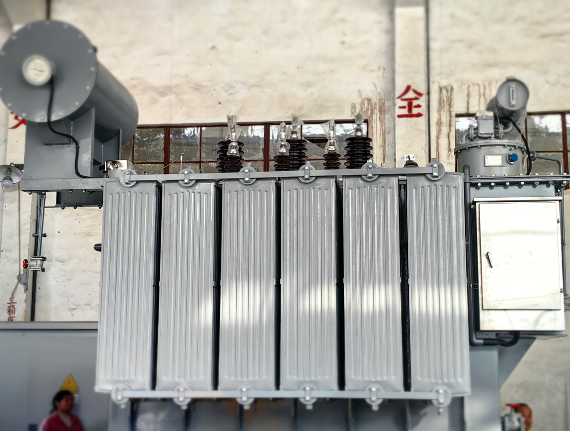 順(shun)利(li)交付(fu)!湖(hu)北(bei)天(tian)鋼循環産(chan)業園(yuan)5.45MW分佈式(shi)光伏項目交(jiao)流(liu)側變壓(ya)器(qi)