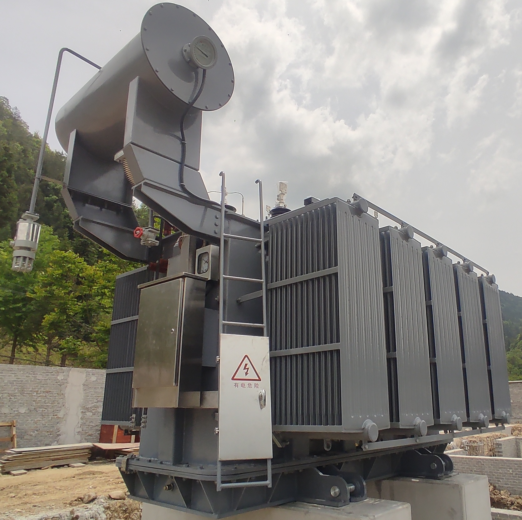 公(gong)司圓(yuan)滿(man)完成35KV變電站項(xiang)目